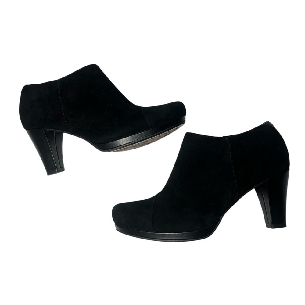 CLARKS ARTISAN Chorus Jingle Black Suede Ankle Boots Booties Women's Size 8